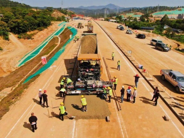 阿勒泰高速公路